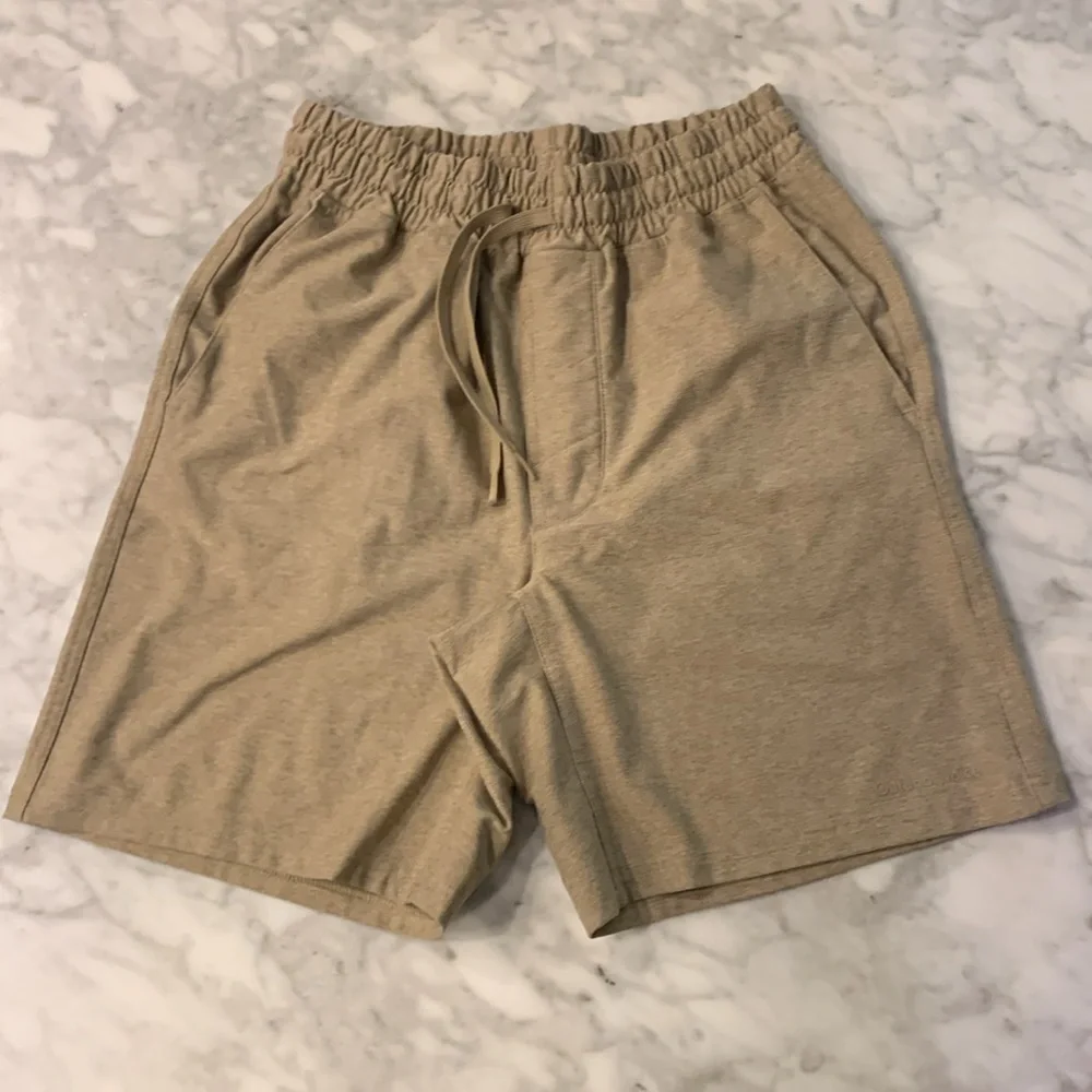 Outdoor Voices 7” Sunday Short in mocha, size XS